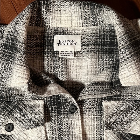 Ladies Black and White Checkered Flannel Shirt Jacket - Picture 2 of 3